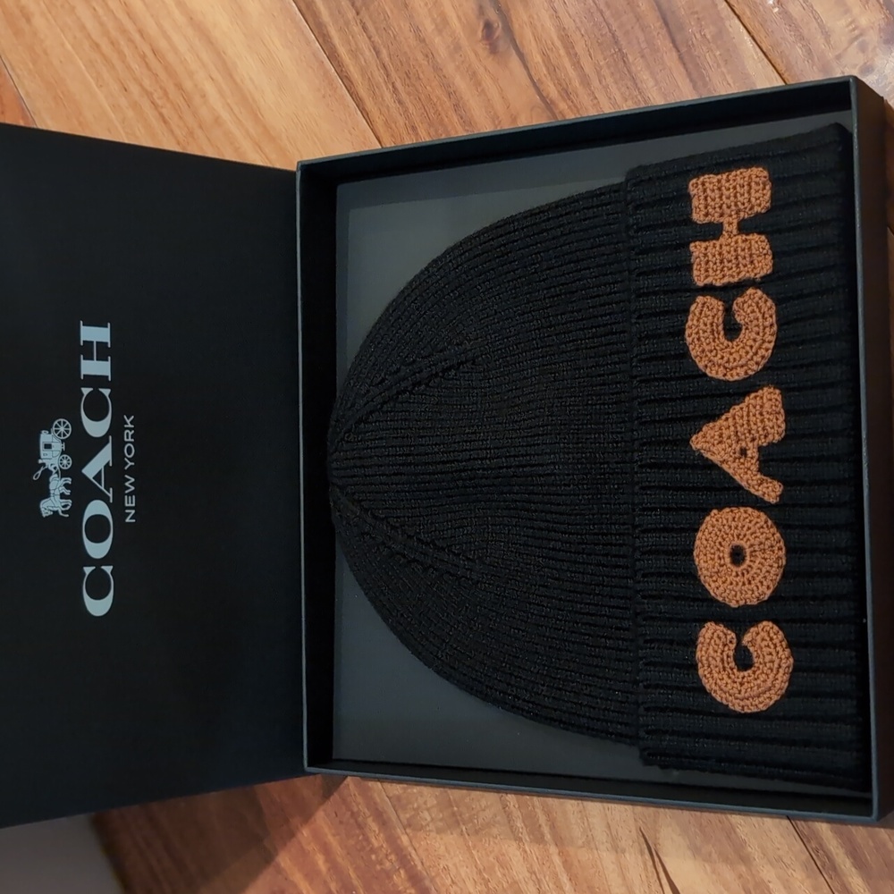Coach Embroidered  Raised Logo 100% Merino Beanie New in Coach Box ❤️
